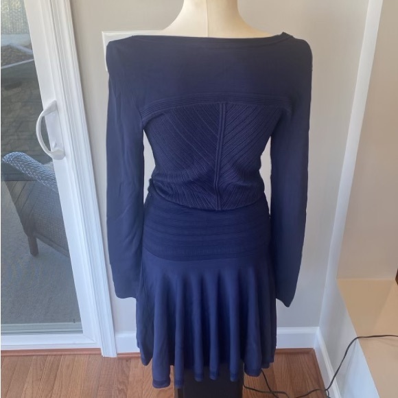 Dianne von Furstenberg navy Delta long sleeve Dress size small - Picture 2 of 9